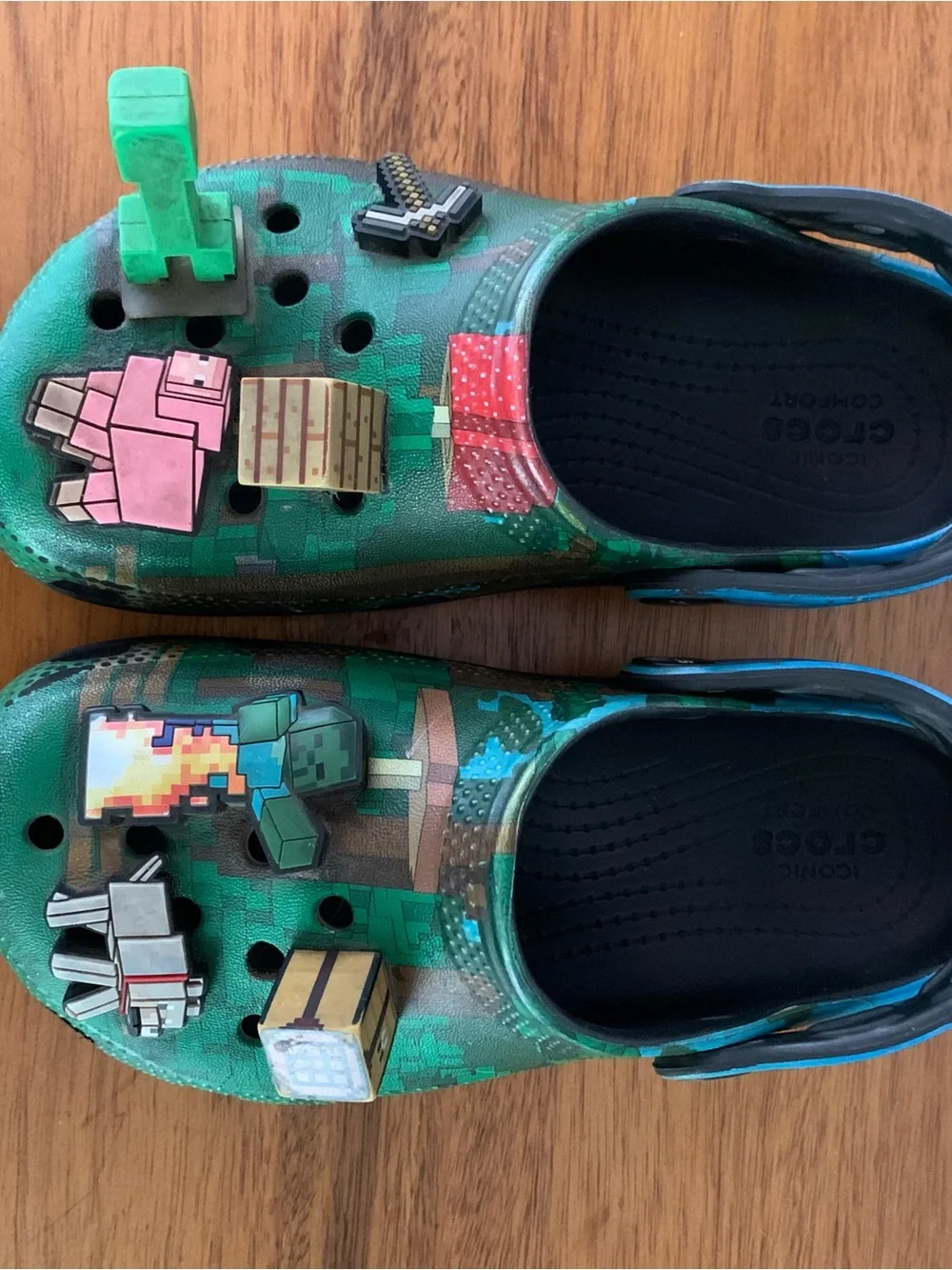 CROCS Kids Green Pixel Camo Clog with Minecraft Jibbitz